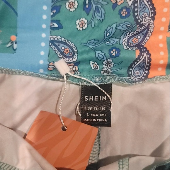 NWT! Large Floral Patchwork Flare Pants - Picture 6 of 11